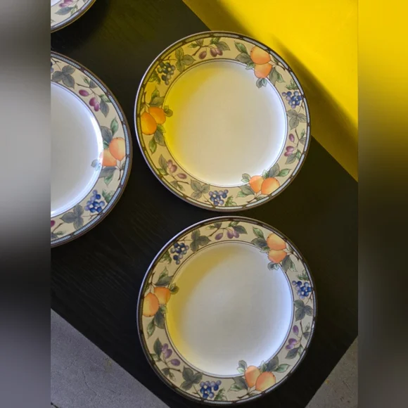 Vintage Mikasa Garden Harvest Intaglio Set of 4 Dinner Plates Sz 11" READ - Picture 3 of 14